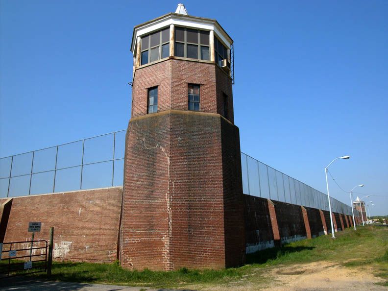 abulortonprison.jpg